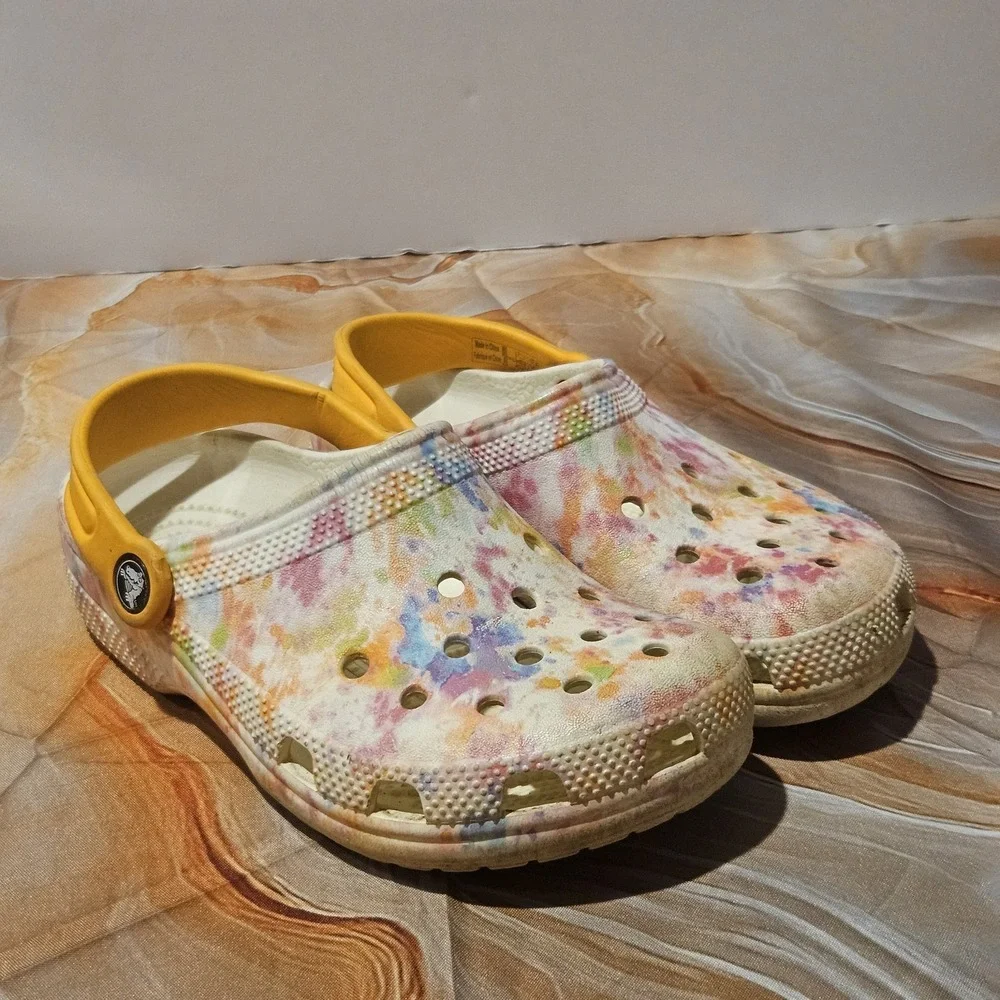 Crocs Girls J1 Classic Clogs Paint Splatter Tie Dye Yellow Orange Shoes